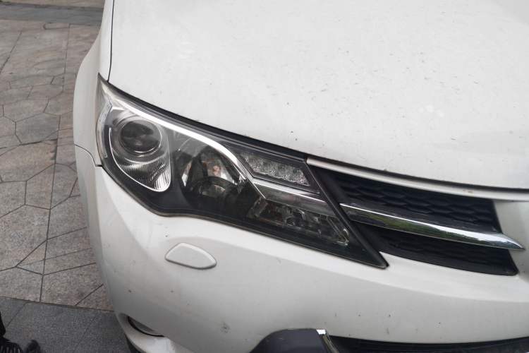 Used Toyota RAV4 2015 2.5L Automatic 4x4 Elite Edition Right Front Headlight
