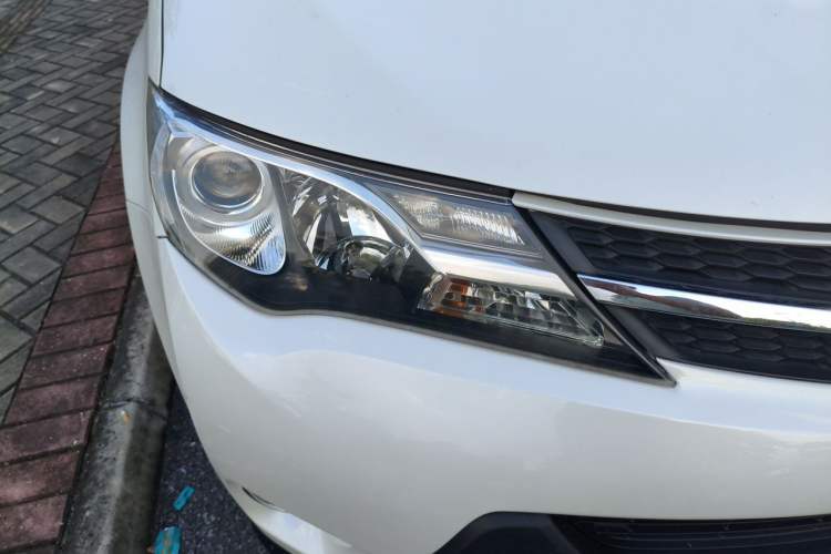 Used Toyota RAV4 2015 2.0L CVT Two-Wheel Drive Fashion Edition Right Front Headlight