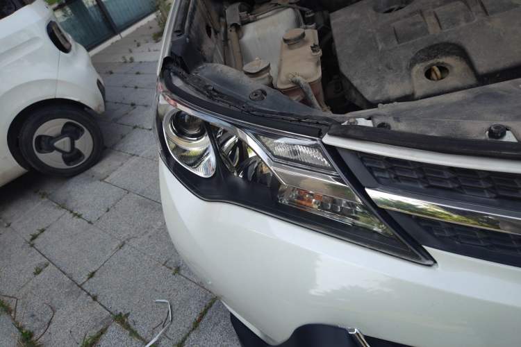 Used Toyota RAV4 2015 2.0L CVT Two-Wheel Drive Fashion Edition Right Front Headlight