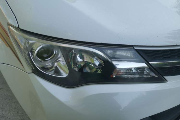Used Toyota RAV4 2015 2.0L CVT Two-Wheel Drive Fashion Edition Right Front Headlight