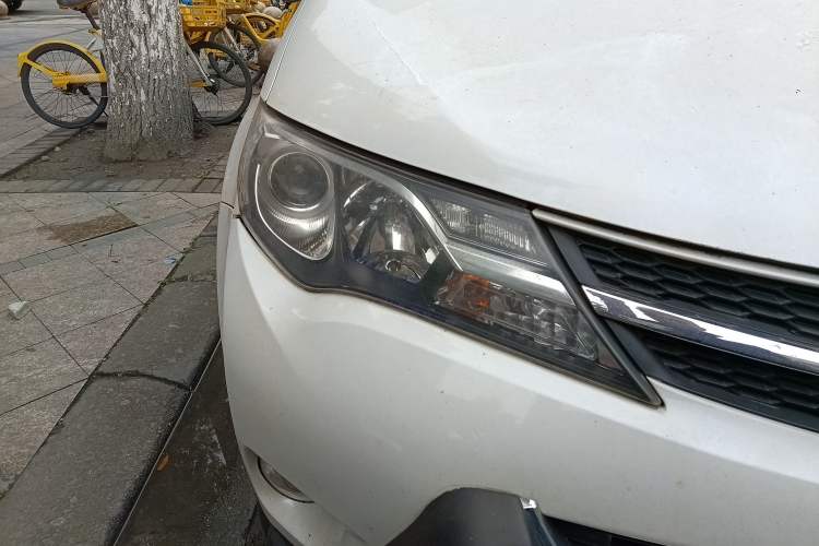 Used Toyota RAV4 2015 2.0L CVT Two-Wheel Drive Fashion Edition Right Front Headlight