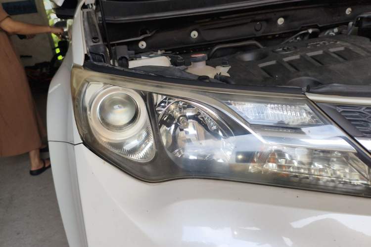 Used Toyota RAV4 2015 2.0L CVT Two-Wheel Drive Fashion Edition Right Front Headlight