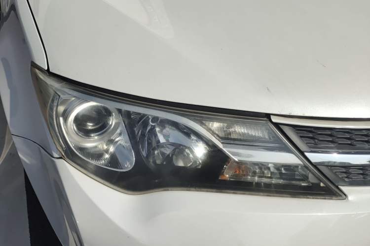 Used Toyota RAV4 2015 2.0L CVT Two-Wheel Drive Fashion Edition Right Front Headlight