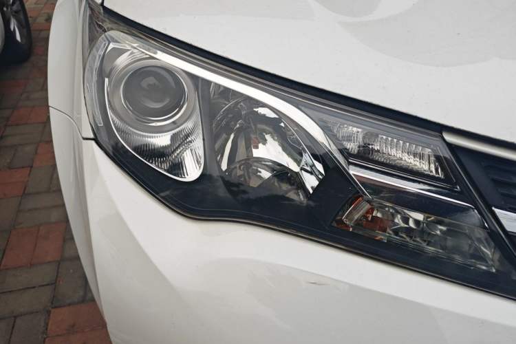 Used Toyota RAV4 2015 2.0L CVT Two-Wheel Drive Fashion Edition Right Front Headlight