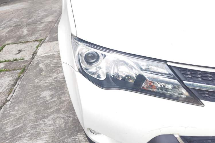 Used Toyota RAV4 2015 2.0L CVT Two-Wheel Drive Fashion Edition Right Front Headlight