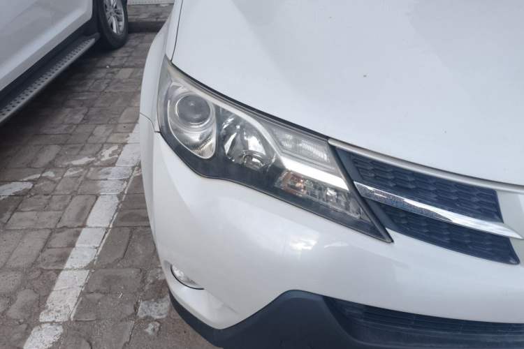 Used Toyota RAV4 2015 2.0L CVT Two-Wheel Drive Fashion Edition Right Front Headlight