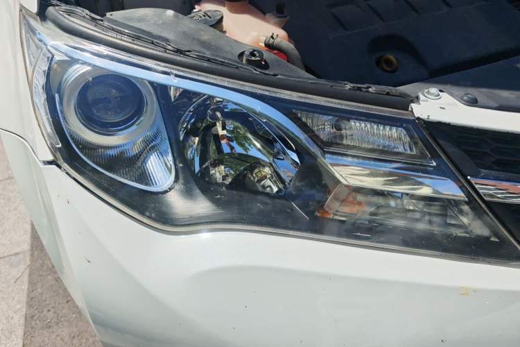 Used Toyota RAV4 2015 2.0L CVT Two-Wheel Drive Fashion Edition Right Front Headlight