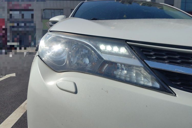 Used Toyota RAV4 2015 2.5L Automatic 4x4 Elite Edition Right Front Headlight