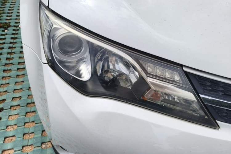 Used Toyota RAV4 2015 2.0L CVT Two-Wheel Drive Fashion Edition Right Front Headlight