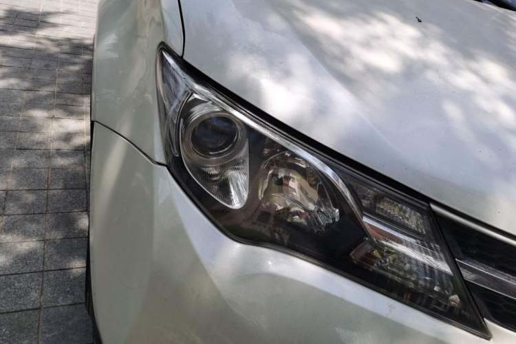 Used Toyota RAV4 2015 2.0L CVT Two-Wheel Drive Fashion Edition Right Front Headlight