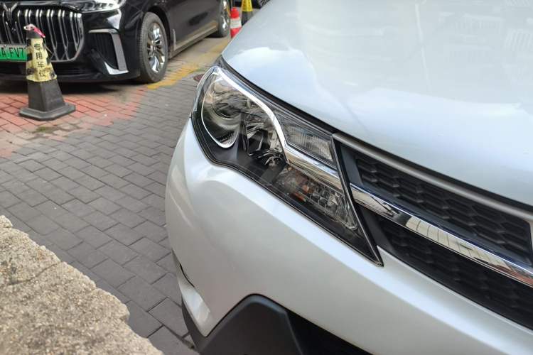 Used Toyota RAV4 2015 2.0L CVT Four-Wheel Drive New Edition Right Front Headlight