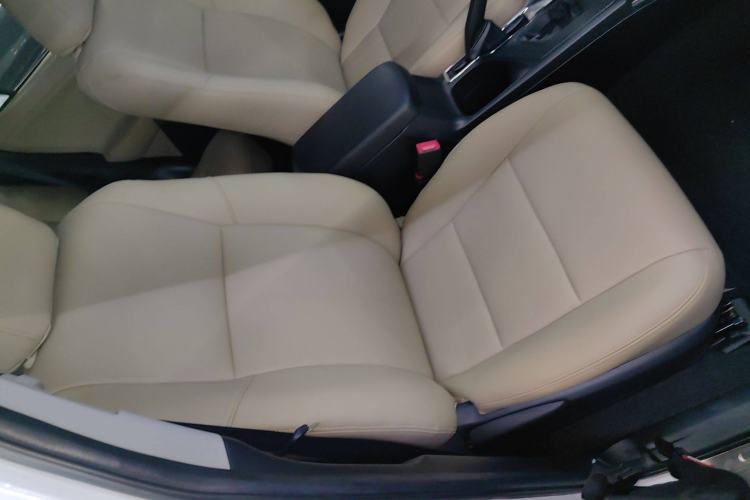 Used Toyota RAV4 2015 2.0L CVT Two-Wheel Drive Urban Edition Right Front Seat