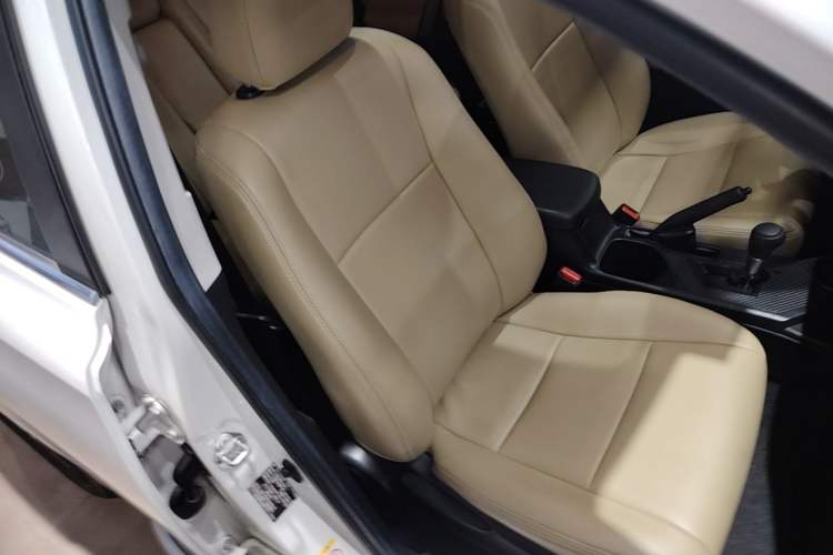 Used Toyota RAV4 2015 2.0L CVT Two-Wheel Drive Fashion Edition Right Front Seat