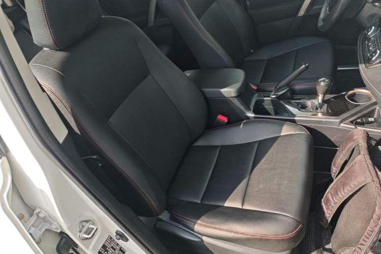 Used Toyota RAV4 2015 2.0L CVT Two-Wheel Drive Fashion Edition Right Front Seat