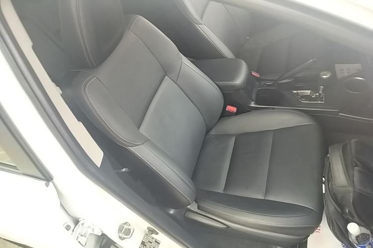 Used Toyota RAV4 2015 2.5L Automatic 4x4 Elite Edition Right Front Seat