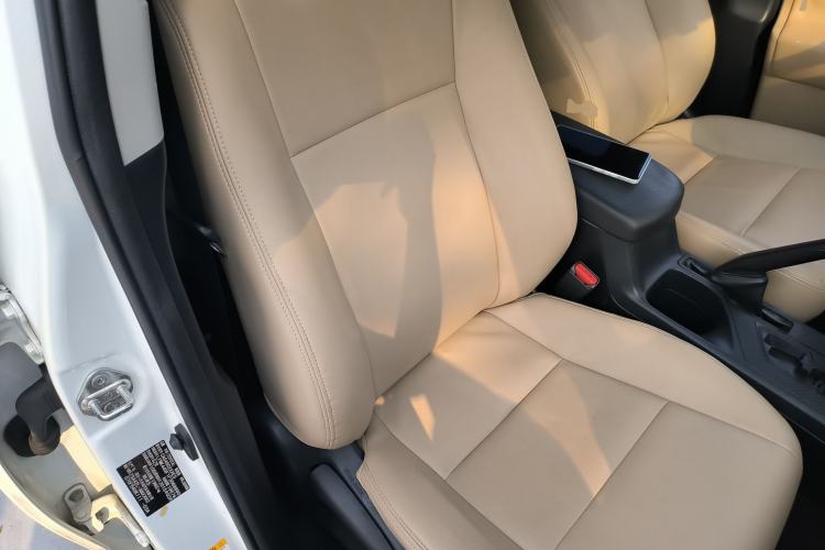 Used Toyota RAV4 2015 2.0L CVT Two-Wheel Drive Urban Edition Right Front Seat