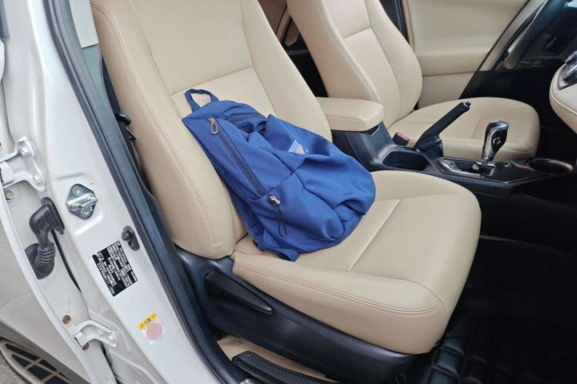 Used Toyota RAV4 2015 2.0L CVT Two-Wheel Drive Fashion Edition Right Front Seat