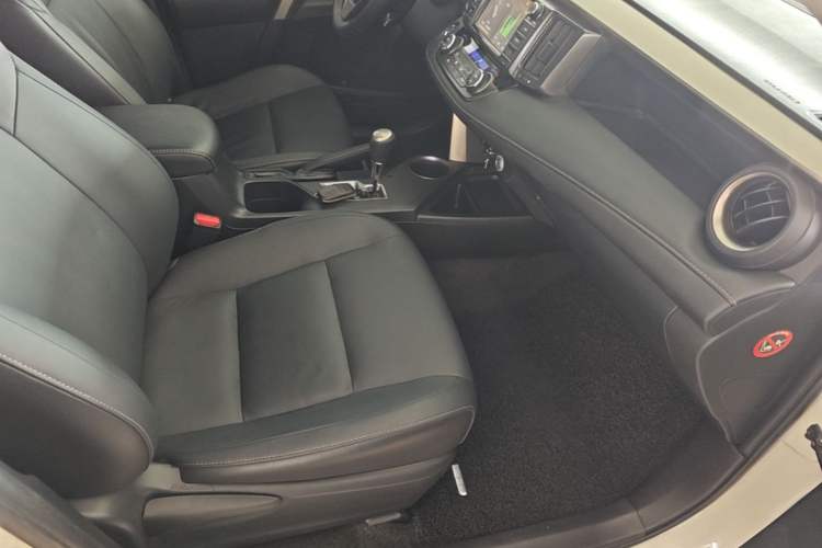 Used Toyota RAV4 2015 2.5L Automatic 4x4 Elite Edition Right Front Seat