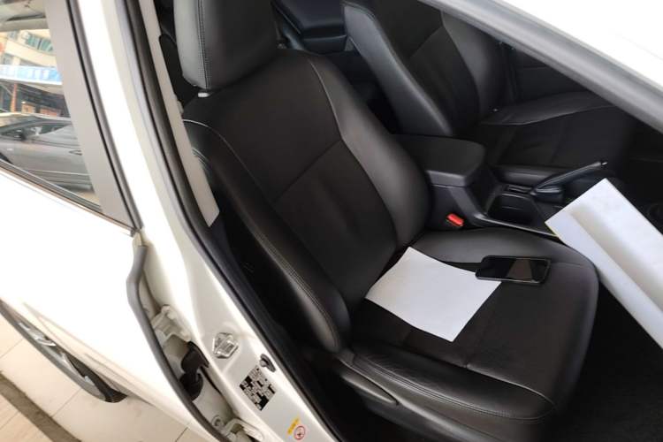 Used Toyota RAV4 2015 2.0L CVT Two-Wheel Drive Fashion Edition Right Front Seat