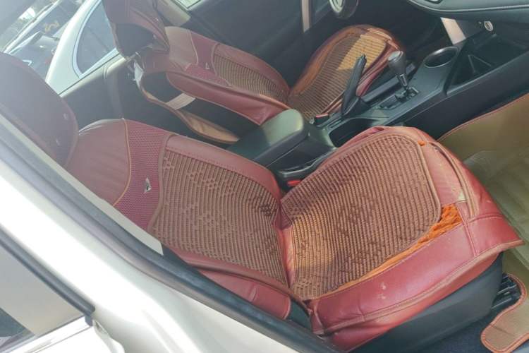 Used Toyota RAV4 2015 2.0L CVT Two-Wheel Drive Fashion Edition Right Front Seat
