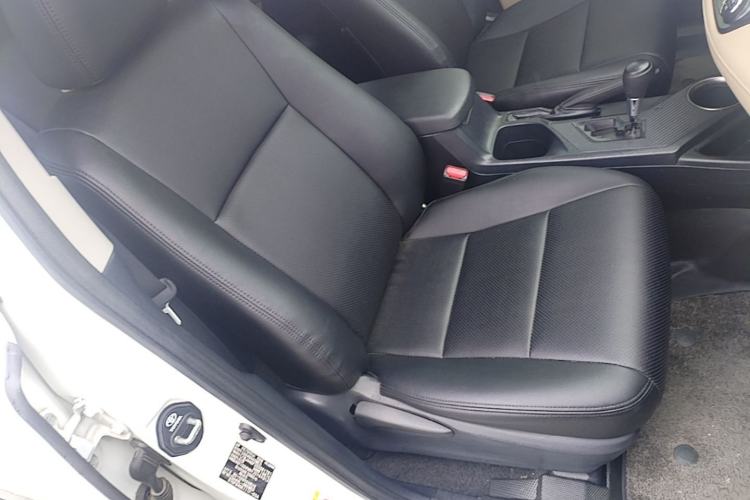 Used Toyota RAV4 2015 2.0L CVT 4x4 Trend Edition Right Front Seat