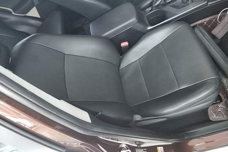 Used Toyota RAV4 2015 2.0L CVT Two-Wheel Drive Fashion Edition Right Front Seat