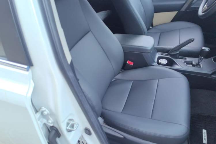 Used Toyota RAV4 2015 2.0L CVT Two-Wheel Drive Urban Edition Right Front Seat