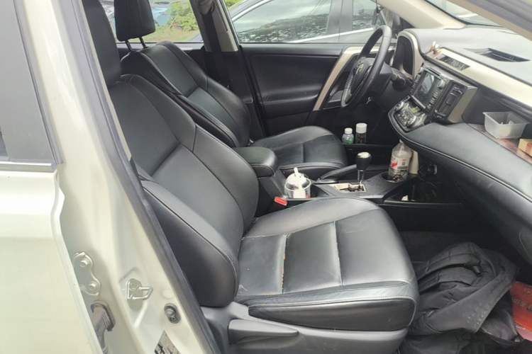 Used Toyota RAV4 2015 2.5L Automatic 4x4 Elite Edition Right Front Seat