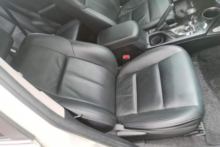 Used Toyota RAV4 2015 2.5L Automatic 4x4 Luxury Edition Right Front Seat