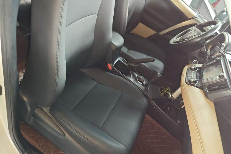 Used Toyota RAV4 2015 2.0L CVT Two-Wheel Drive Fashion Edition Right Front Seat