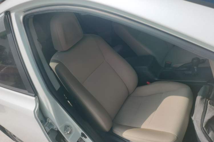 Used Toyota RAV4 2015 2.0L CVT Two-Wheel Drive Fashion Edition Right Front Seat