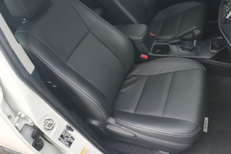 Used Toyota RAV4 2015 2.0L CVT Two-Wheel Drive Fashion Edition Right Front Seat