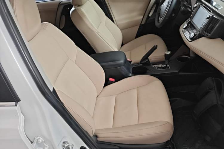Used Toyota RAV4 2015 2.5L Automatic 4x4 Elite Edition Right Front Seat