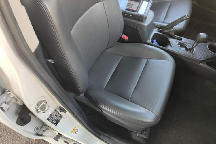Used Toyota RAV4 2015 2.0L CVT Two-Wheel Drive Fashion Edition Right Front Seat