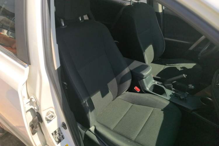 Used Toyota RAV4 2015 2.0L CVT Two-Wheel Drive Fashion Edition Right Front Seat