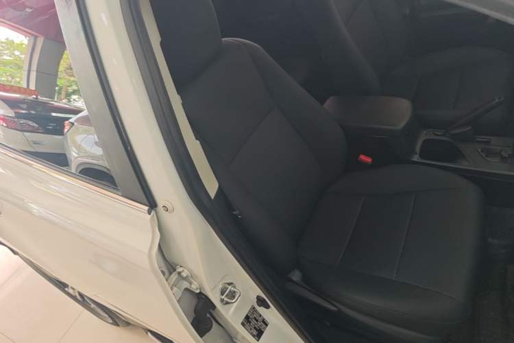 Used Toyota RAV4 2015 2.0L CVT Two-Wheel Drive Fashion Edition Right Front Seat