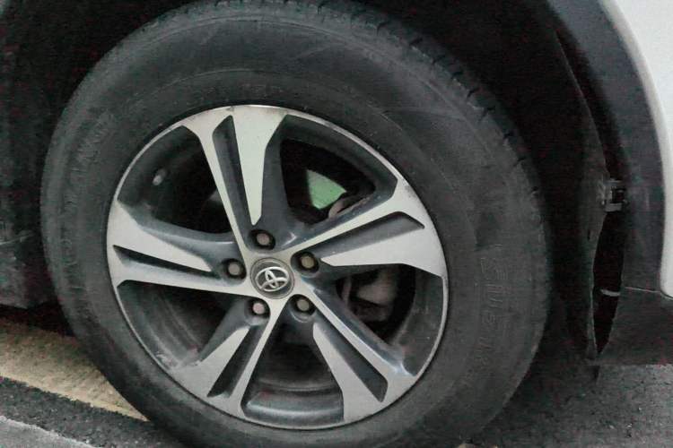 Used Toyota RAV4 2015 2.0L CVT Two-Wheel Drive Fashion Edition Right Front Wheel Hub
