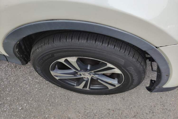 Used Toyota RAV4 2015 2.0L CVT Two-Wheel Drive Urban Edition Right Front Wheel Hub