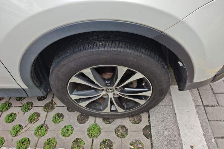 Used Toyota RAV4 2015 2.5L Automatic 4x4 Elite Edition Right Front Wheel Hub