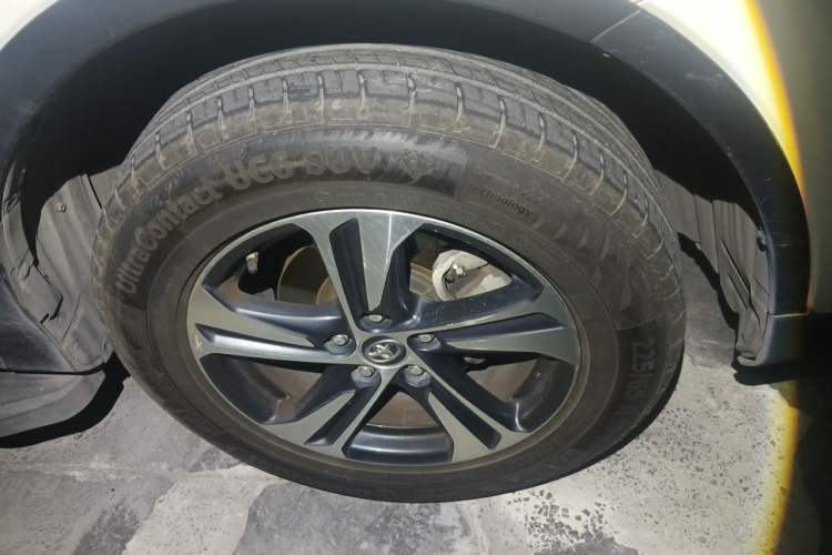 Used Toyota RAV4 2015 2.0L CVT Four-Wheel Drive New Edition Right Front Wheel Hub
