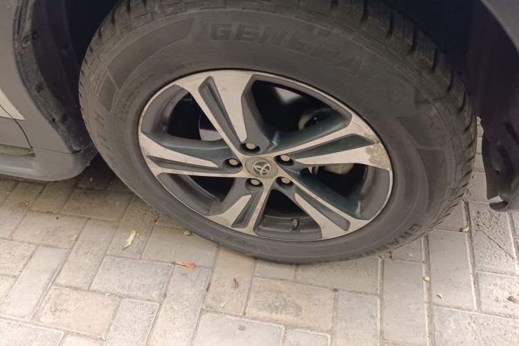 Used Toyota RAV4 2015 2.0L CVT Two-Wheel Drive Fashion Edition Right Front Wheel Hub