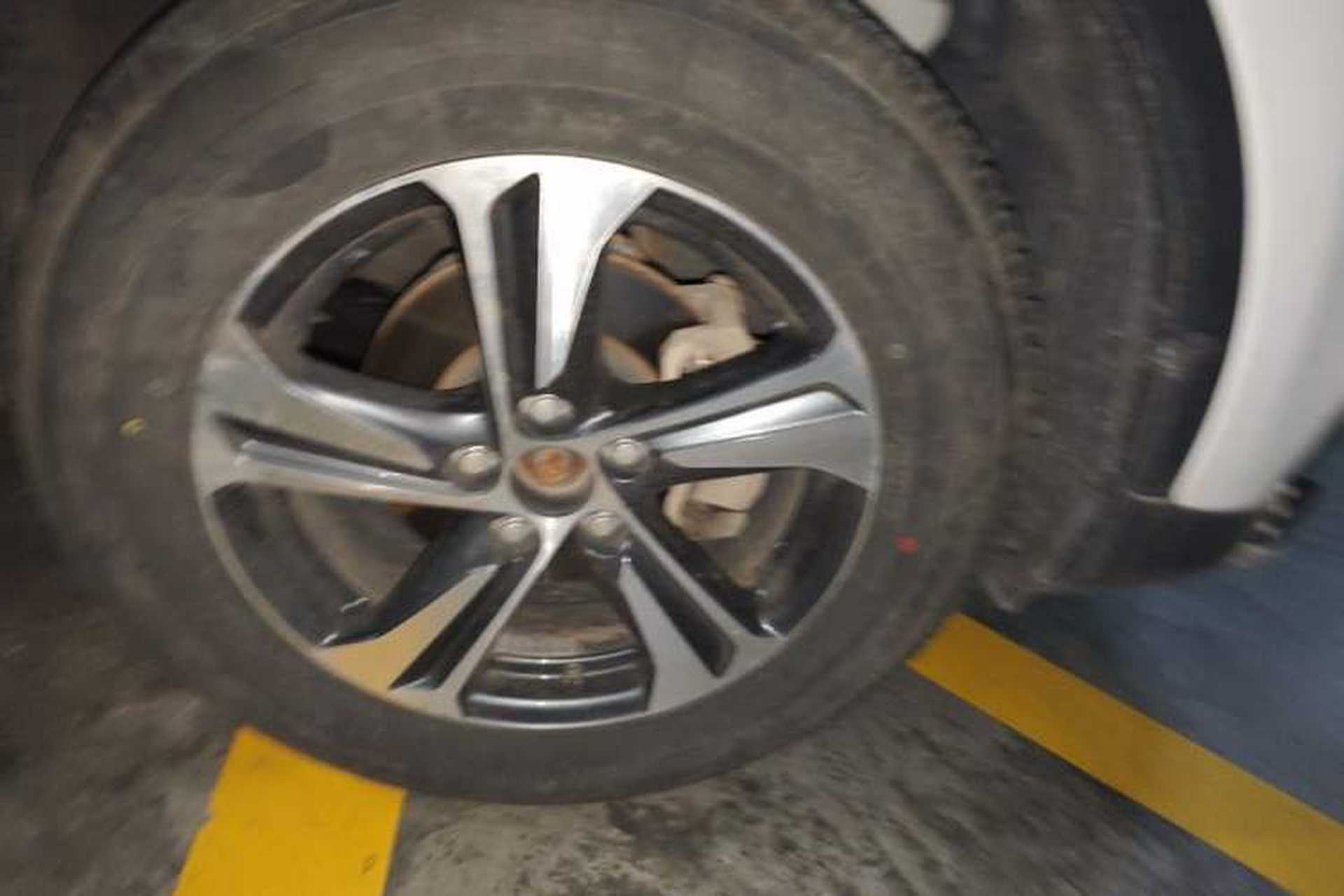 Used Toyota RAV4 2015 2.0L CVT Two-Wheel Drive Fashion Edition Right Front Wheel Hub