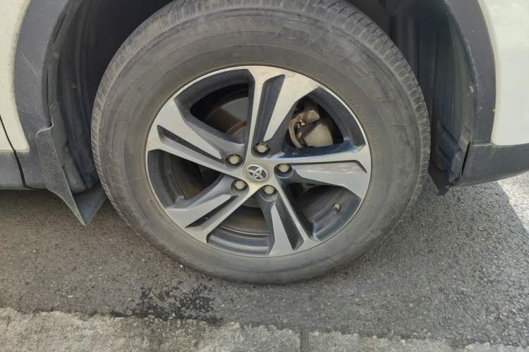 Used Toyota RAV4 2015 2.0L CVT Four-Wheel Drive New Edition Right Front Wheel Hub