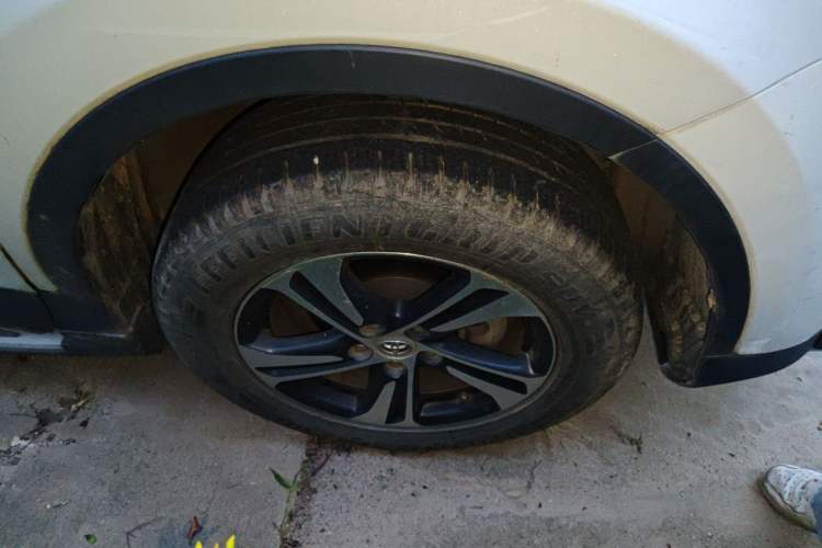 Used Toyota RAV4 2015 2.0L CVT Two-Wheel Drive Fashion Edition Right Front Wheel Hub