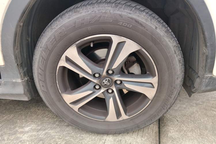 Used Toyota RAV4 2015 2.0L Manual Two-Wheel Drive Urban Edition Right Front Wheel Hub