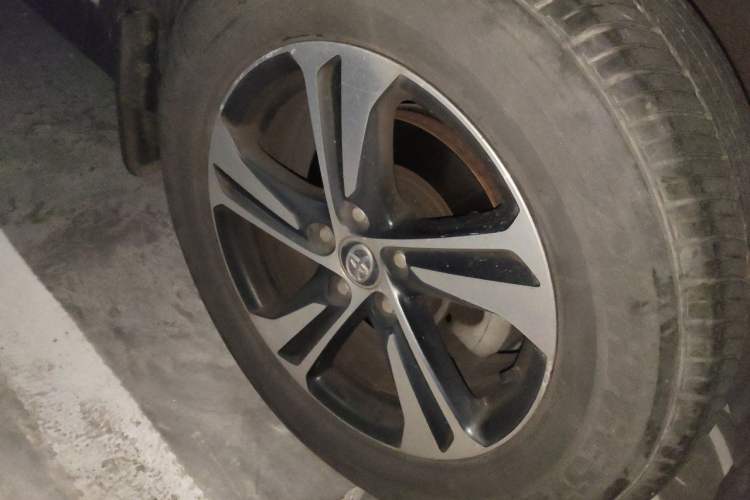 Used Toyota RAV4 2015 2.0L CVT Two-Wheel Drive Fashion Edition Right Front Wheel Hub
