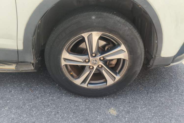 Used Toyota RAV4 2015 2.0L CVT Two-Wheel Drive Fashion Edition Right Front Wheel Hub