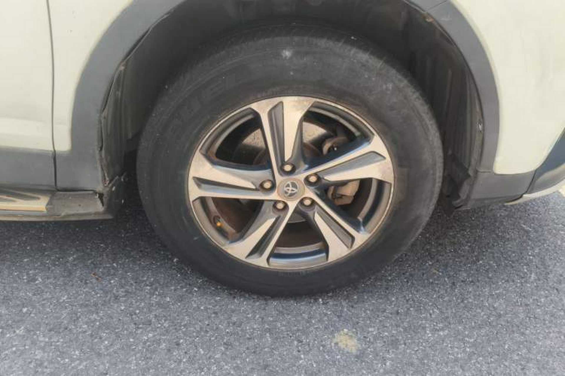 Used Toyota RAV4 2015 2.0L CVT Two-Wheel Drive Fashion Edition Right Front Wheel Hub