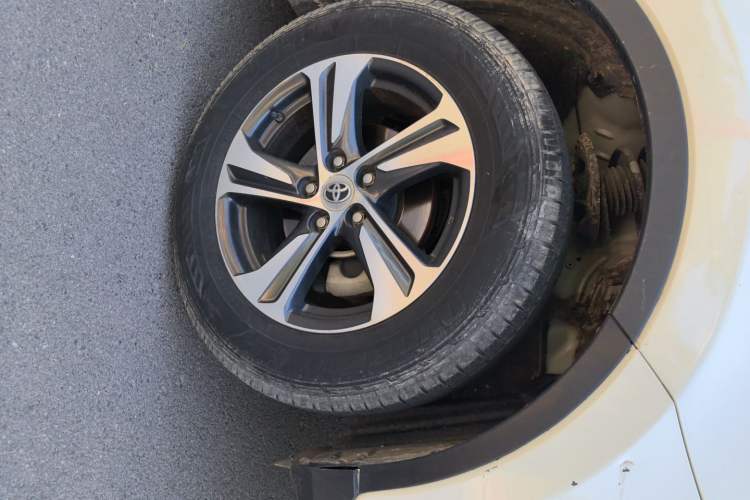 Used Toyota RAV4 2015 2.0L CVT Two-Wheel Drive Fashion Edition Right Front Wheel Hub