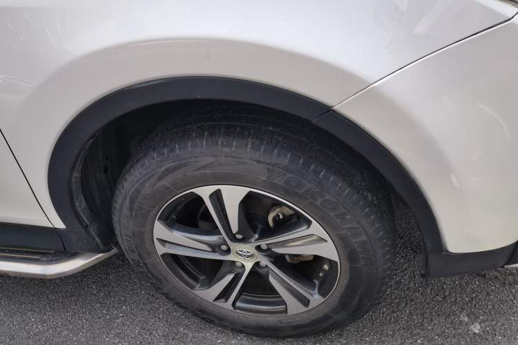 Used Toyota RAV4 2015 2.0L CVT Two-Wheel Drive Fashion Edition Right Front Wheel Hub